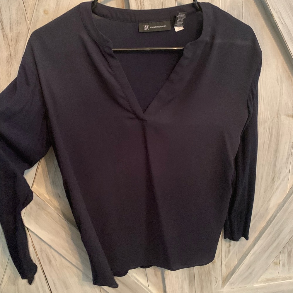 Long sleeved navy top